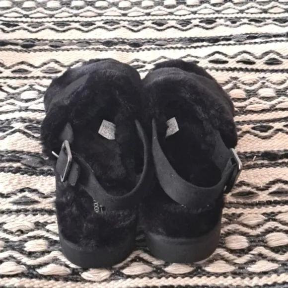 NEW UGG KOOLABURRA COZY SLIDES IN BLACK $100