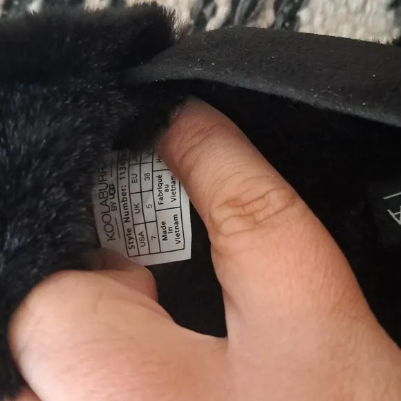 NEW UGG KOOLABURRA COZY SLIDES IN BLACK $100