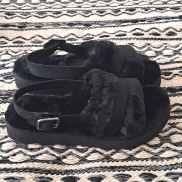NEW UGG KOOLABURRA COZY SLIDES IN BLACK $100