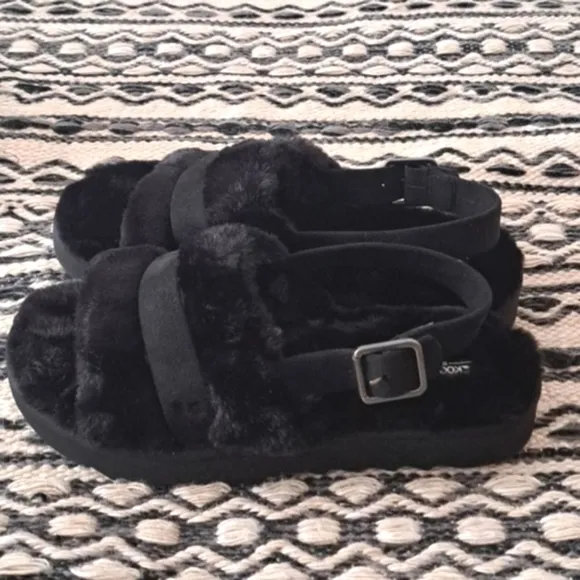 NEW UGG KOOLABURRA COZY SLIDES IN BLACK $100