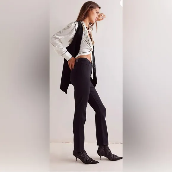 NEW with tags (NWT) Free People We The Free Aura Slim Cigarette Jeans