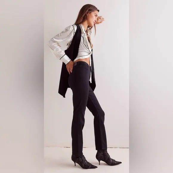 NEW with tags (NWT) Free People We The Free Aura Slim Cigarette Jeans