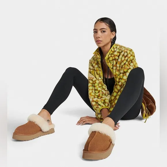 NEW!!! Women’s UGG Discquette Chestnut Suede Slippers Mule Size 5M