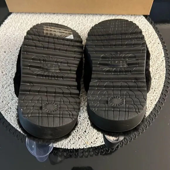 NEW UGG slippers fluffy black 7