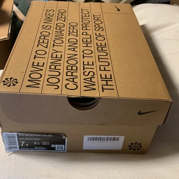 NIB Nike Revolution 6 Kids Running Shoes, Summit White/Diffused Blue 7 M US NEW