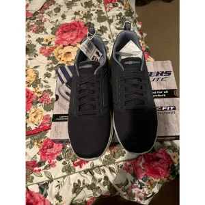 NIB Skechers Glide-Lite Pacer sneakers Men Size 11- Navy color