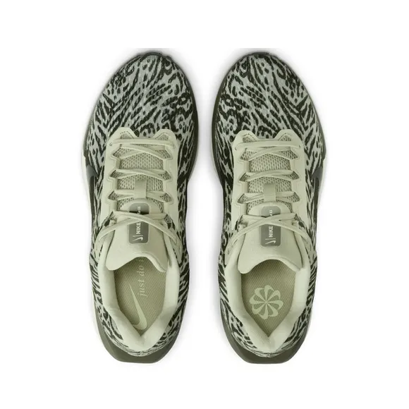 NIB Women’s Nike Winflo 11 Road Running Shoes, Olive Aura Animal Print