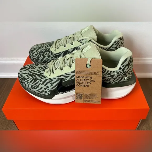 NIB Women’s Nike Winflo 11 Road Running Shoes, Olive Aura Animal Print