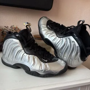 Nike Air Foamposite One Chrome Black  Sneakers Size 5.5Y Big KidsWomen’s 7 Shoes