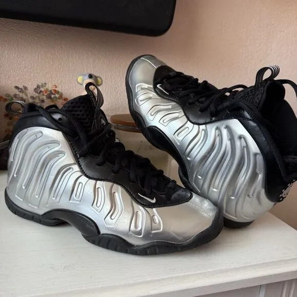 Nike Air Foamposite One Chrome Black  Sneakers Size 5.5Y Big KidsWomen’s 7 Shoes