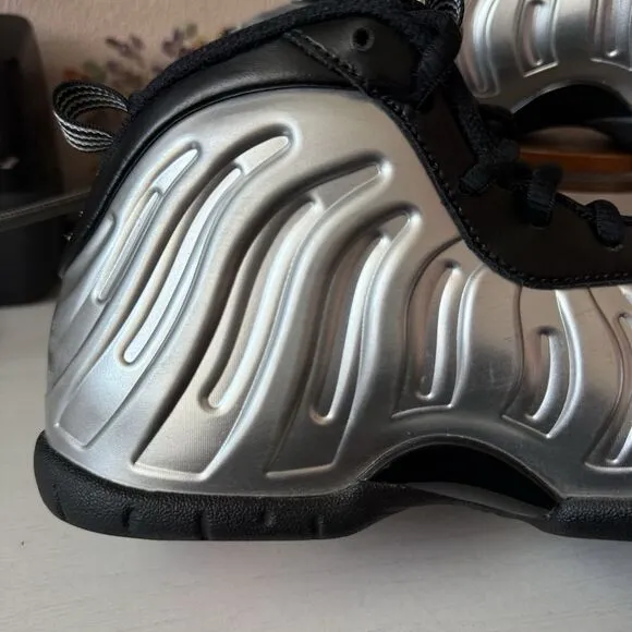 Nike Air Foamposite One Chrome Black  Sneakers Size 5.5Y Big KidsWomen’s 7 Shoes