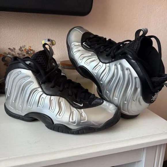 Nike Air Foamposite One Chrome Black  Sneakers Size 5.5Y Big KidsWomen’s 7 Shoes