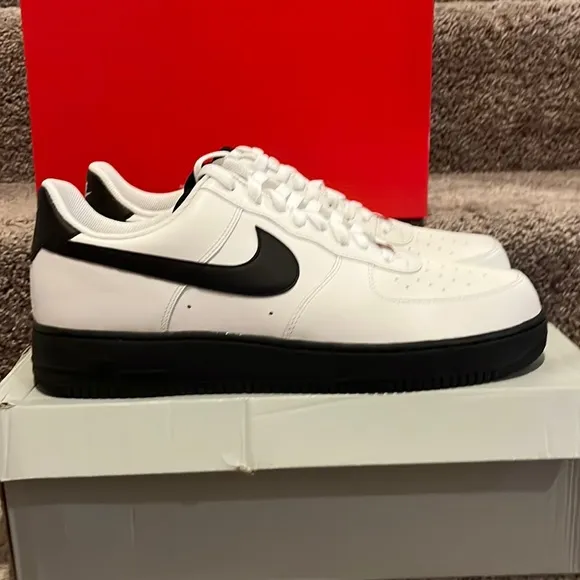 Nike Air Force 1 shoes sneakers 488298 140 from 2012 white black Mens size 15