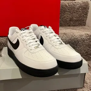 Nike Air Force 1 shoes sneakers 488298 140 from 2012 white black Mens size 15