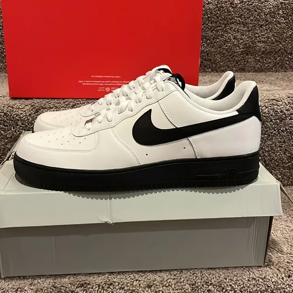 Nike Air Force 1 shoes sneakers 488298 140 from 2012 white black Mens size 15