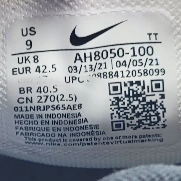Nike Air Max 270 Mens 9 White Black Running Athletic Comfort Shoes AH8050-100