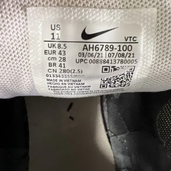 Nike Air Max 270 Womens Size 11 Shoes White Black Athletic Running Sneakers