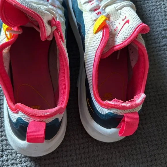 Nike Air Max Axis White Navy Pink Yellow Sneakers Size 9.5 Mesh Running Shoes