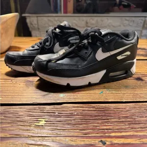 Nike Air Max Black and White Shoes girls 3Y