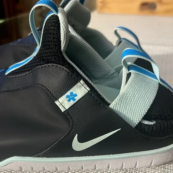 Nike &quot;Zoom Pulse&quot; UNISEX Nurse Shoes/Sneakers size 42.5 /9 men , or 9.5-10 women