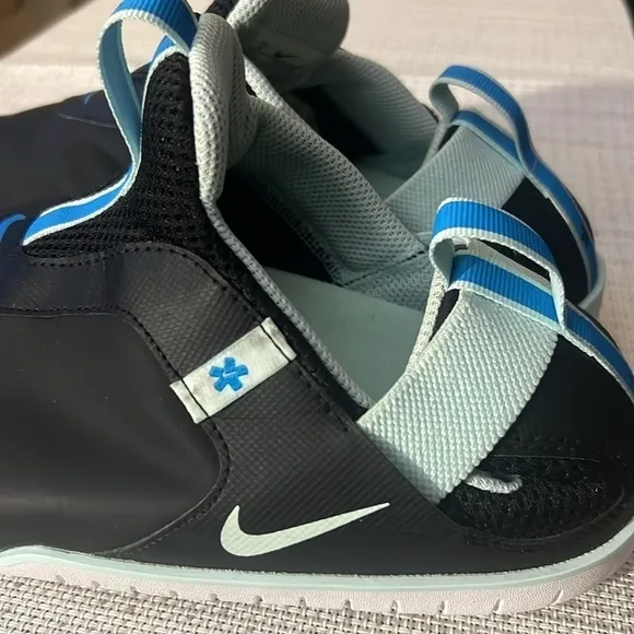 Nike &quot;Zoom Pulse&quot; UNISEX Nurse Shoes/Sneakers size 42.5 /9 men , or 9.5-10 women