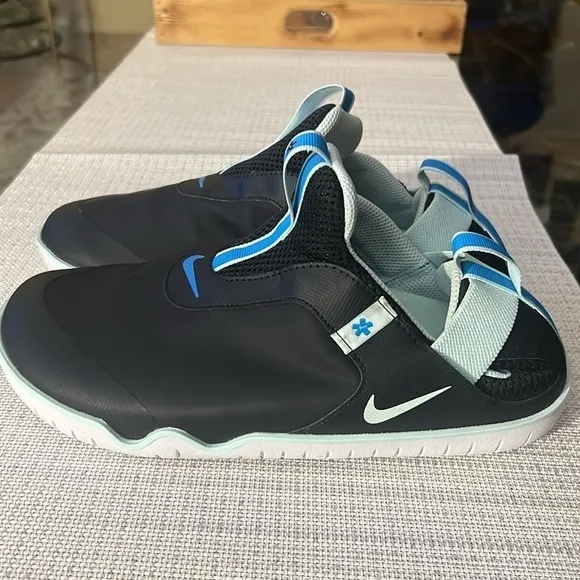Nike &quot;Zoom Pulse&quot; UNISEX Nurse Shoes/Sneakers size 42.5 /9 men , or 9.5-10 women