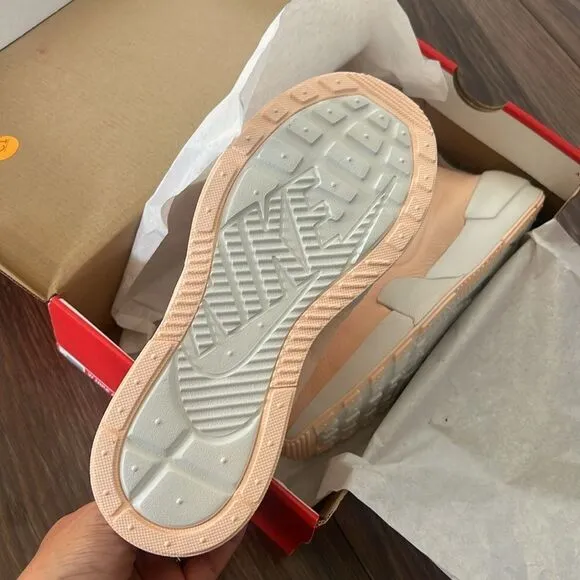 NIKE -Ashin Modern LX in Crimson Tint