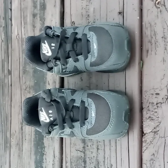 Nike Baby Air Max Command Flex Athletic Shoes