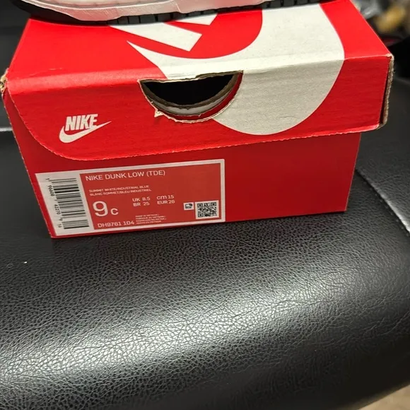 Nike Black and Blue Sneakers with Classic Low-Top Design