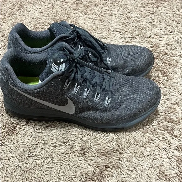 Nike Black and Silver Athletic Running Shoes with Breathable Mesh size 9.5 Men’s