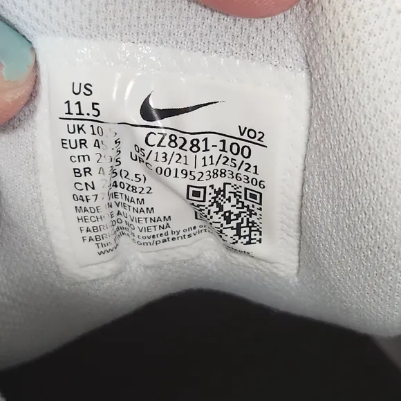 Nike Black and White Athletic Sneakers with Breathable Mesh 11.5