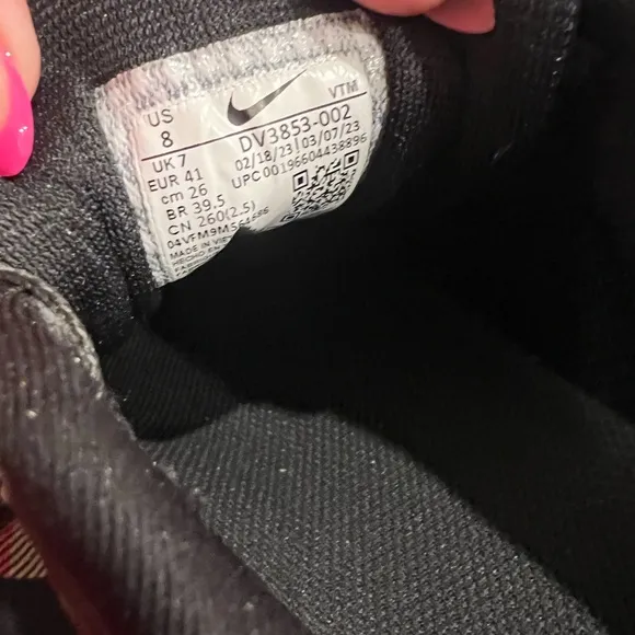 Nike Black Athletic Running Shoes with Breathable Mesh