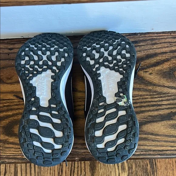 Nike Black Sneakers Modern Design Athletic Shoes Mommy and me!!