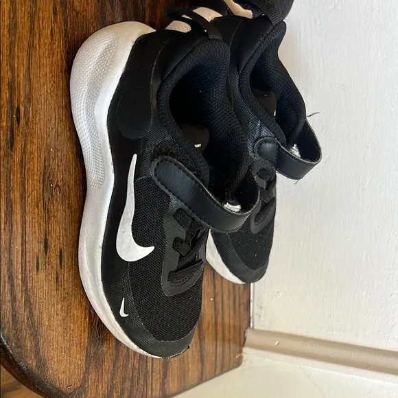 Nike Black Sneakers Modern Design Athletic Shoes Mommy and me!!