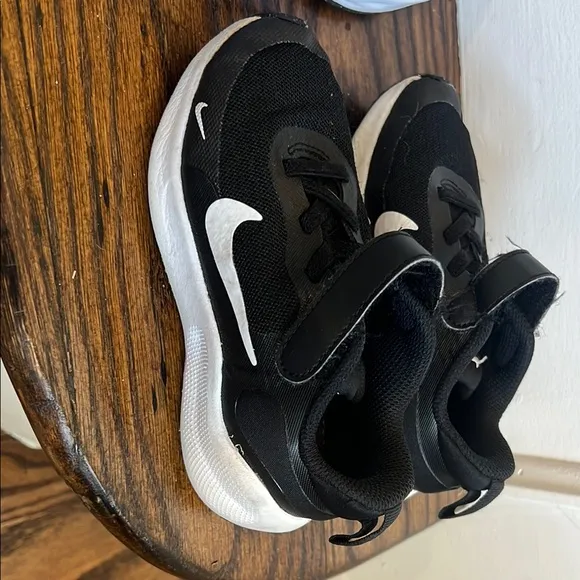 Nike Black Sneakers Modern Design Athletic Shoes Mommy and me!!