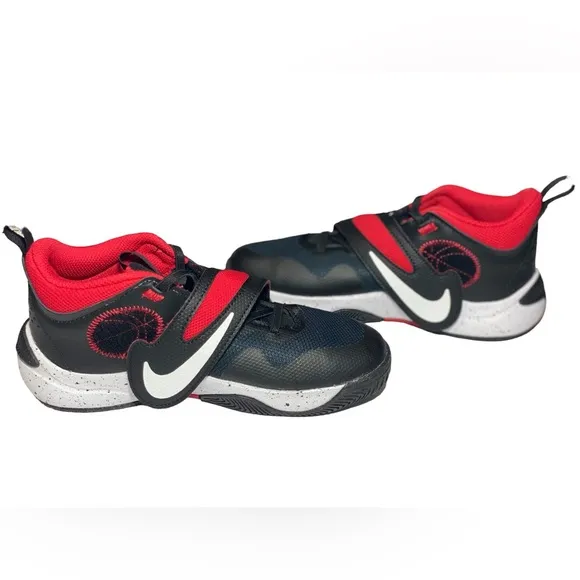 Nike Boys Team Hustle D11 RED Basketball Shoes Sneakers DV8994-003 Sz 3Y EUC
