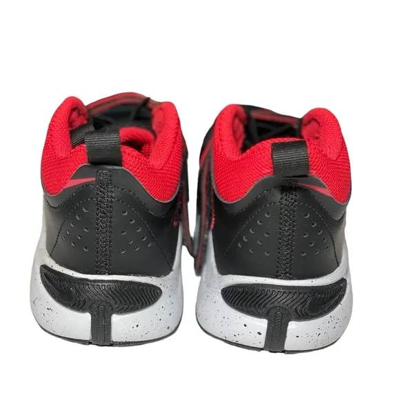 Nike Boys Team Hustle D11 RED Basketball Shoes Sneakers DV8994-003 Sz 3Y EUC