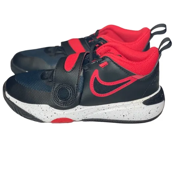 Nike Boys Team Hustle D11 RED Basketball Shoes Sneakers DV8994-003 Sz 3Y EUC
