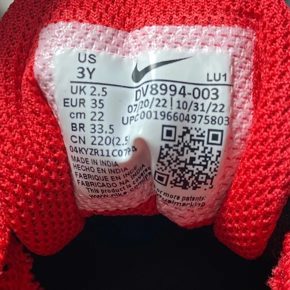 Nike Boys Team Hustle D11 RED Basketball Shoes Sneakers DV8994-003 Sz 3Y EUC