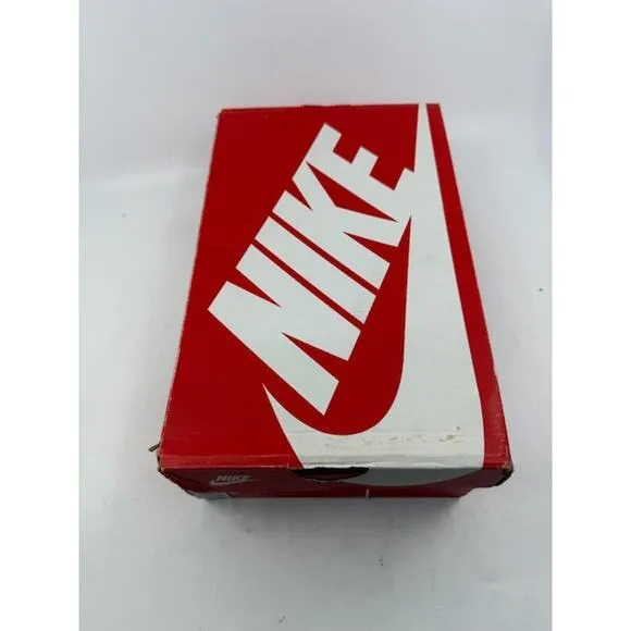 Nike Classic Cortez SE  Athletic Shoes AV8205-600 Velvet Red Crush Womens Size 8