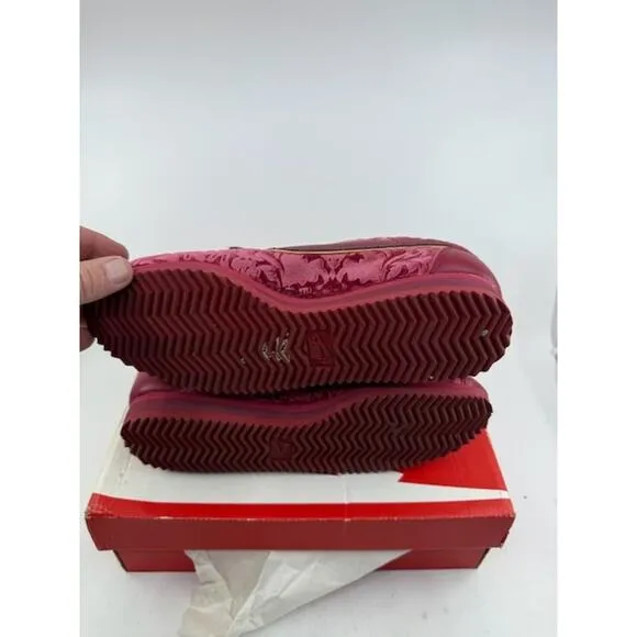 Nike Classic Cortez SE  Athletic Shoes AV8205-600 Velvet Red Crush Womens Size 8