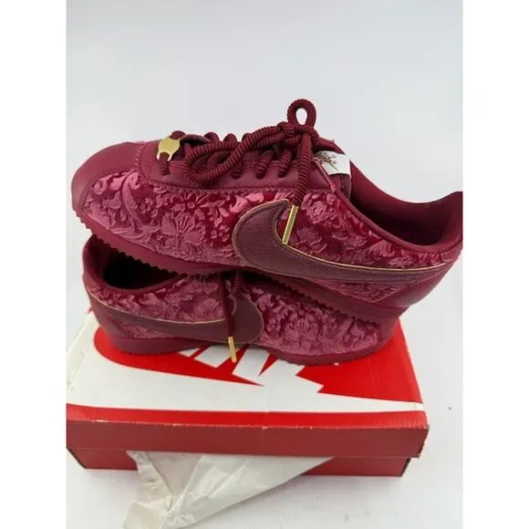 Nike Classic Cortez SE  Athletic Shoes AV8205-600 Velvet Red Crush Womens Size 8