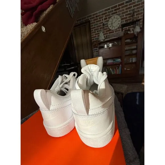 Nike Court Borough Style BQ5448-100 New without box, Boys 7, EU 40 Triple White