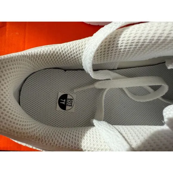Nike Court Borough Style BQ5448-100 New without box, Boys 7, EU 40 Triple White