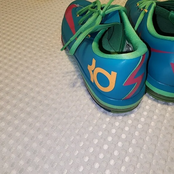 NIKE EUC KD 6 G &quot;HERO&quot; TURBO YOUTH SNEAKERS SHOES. SIZE 6.5Y