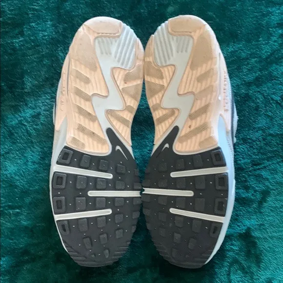 Nike Excee Gray and Pink Athletic Shoes with Modern Design.