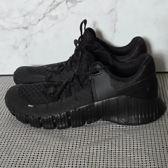 Nike Free Metcon 5 Womens Workout Sneakers Shoes DV3950-004 Black Size 7.5