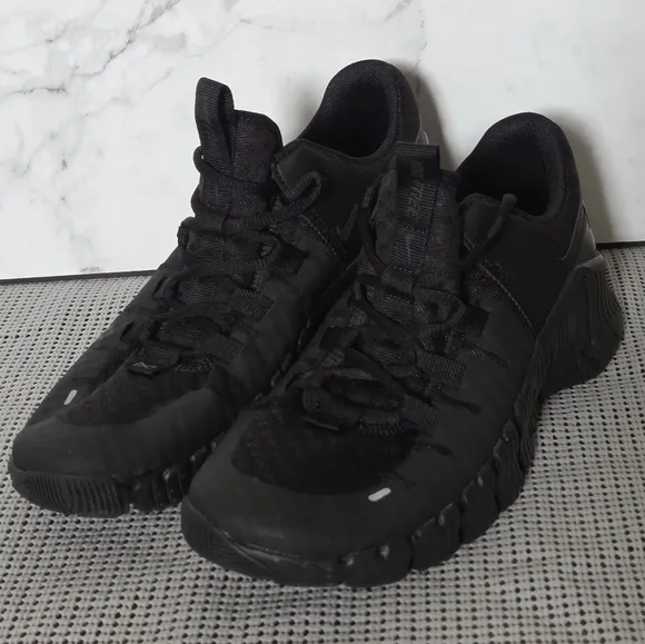 Nike Free Metcon 5 Womens Workout Sneakers Shoes DV3950-004 Black Size 7.5