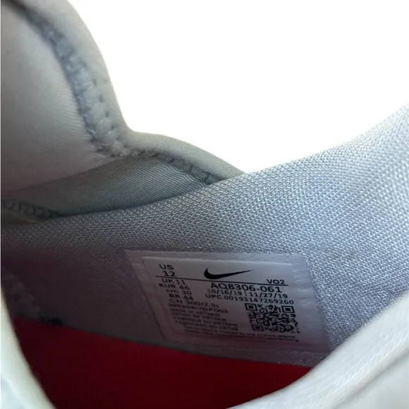 ☘️Nike Gray Athletic Shoes with Breathable Mesh and Unique Lacing System