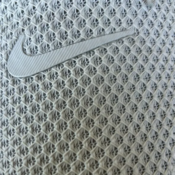 ☘️Nike Gray Athletic Shoes with Breathable Mesh and Unique Lacing System